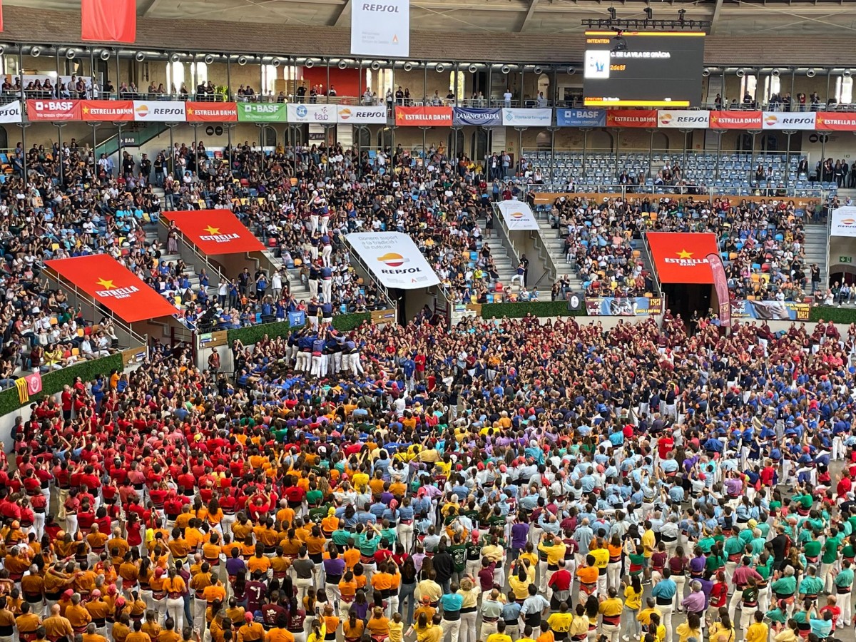 Els Castellers de la Vila de Gràcia descarreguen el 2d8f en segona ronda. - Concurs de Castells