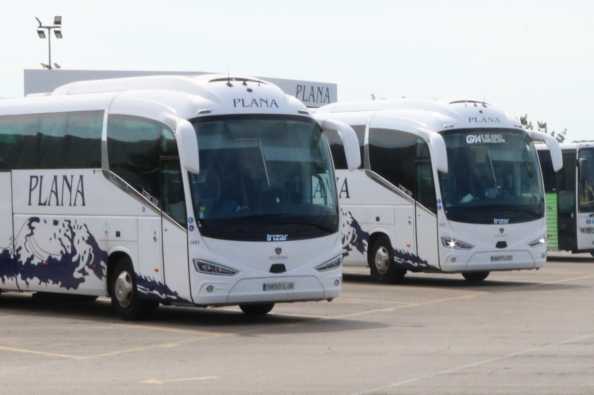 Una nena de 3 anys es queda tancada sola set hores a l'autobús escolar a Sitges