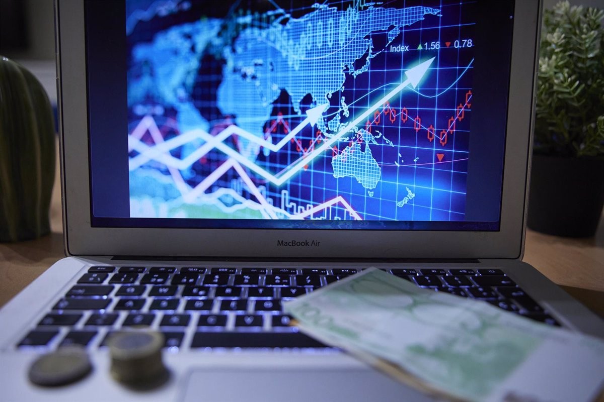 Milers de joves confien en els consells d'un misteriós «trader» i perden 17 milions d'euros