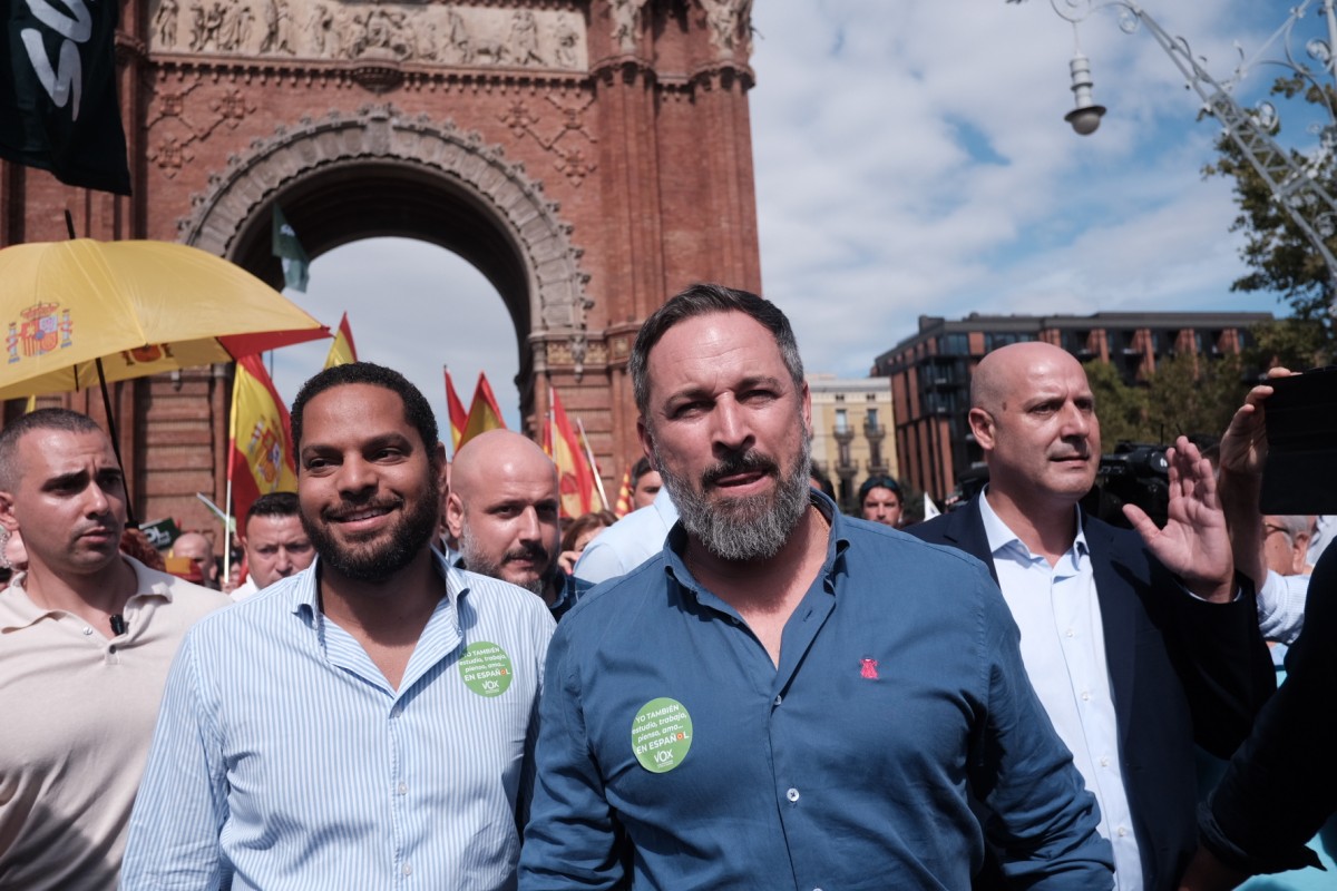 Ignacio Garriga i Santiago Abascal arriben a la marxa en favor del castellà a les aules catalanes. - Adrià Costa Rifa
