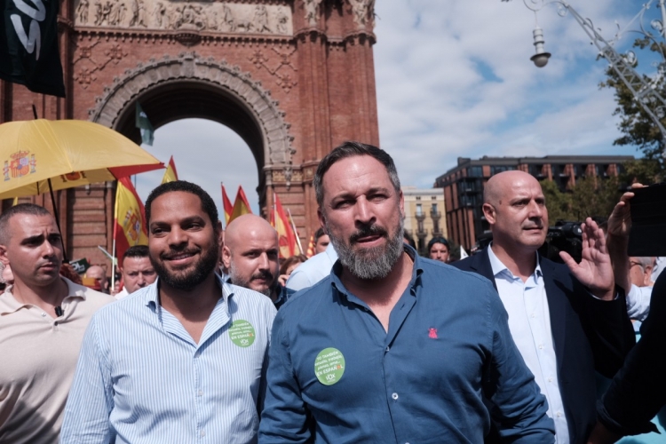 Vox, el partit del «atado y bien atado»: 6 de cada 10 votants defensa que la democràcia és pitjor que Franco