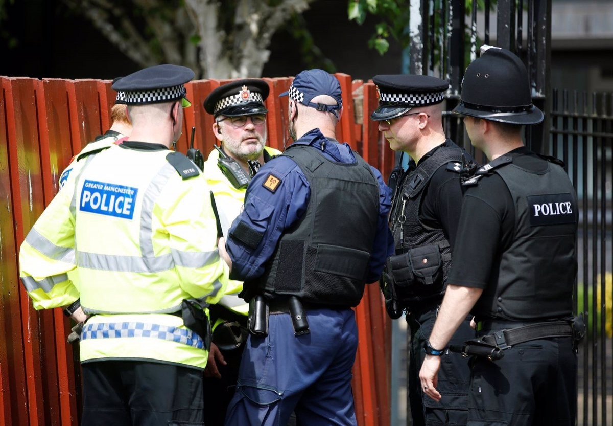 Apunyalen dos policies al centre de Londres