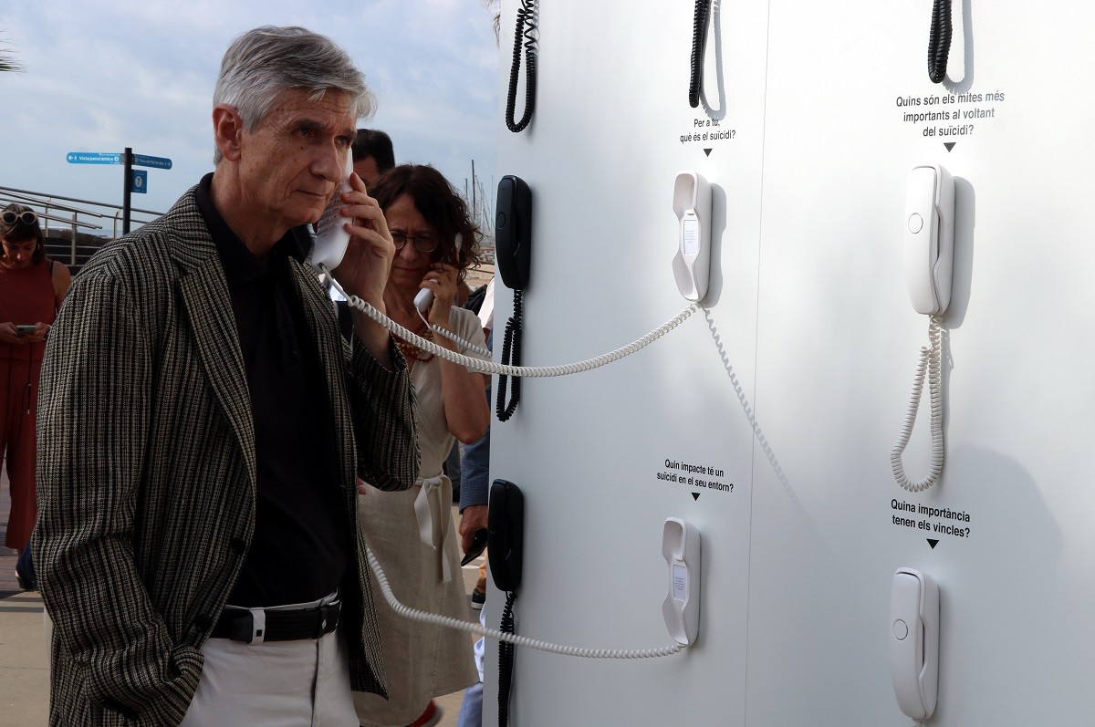 Una càpsula itinerant amb testimonis de conductes suïcides: la campanya de conscienciació de Salut
