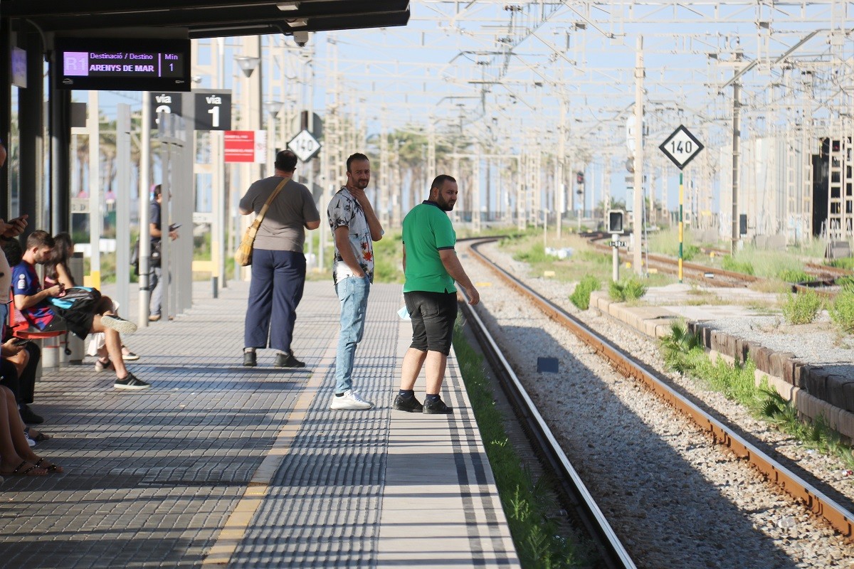 La primera anàlisi d'Adif no troba el motiu de l'avaria que ha deixat Rodalies sense servei