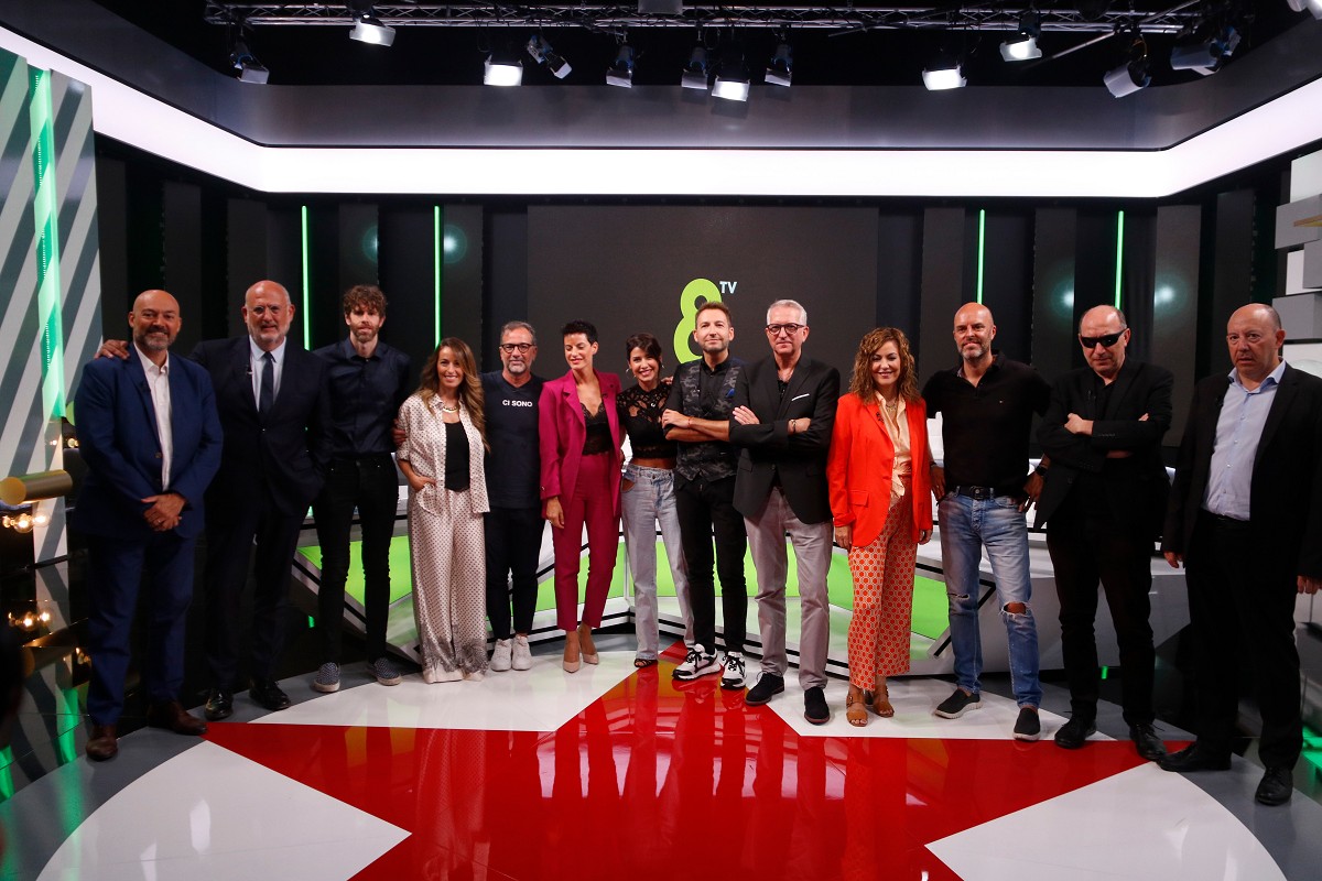 L'equip de 8TV en la presentació de la nova temporada - ACN