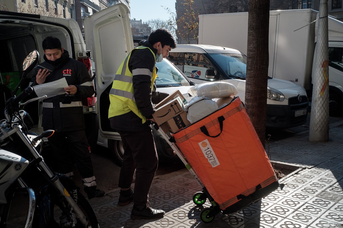 Qui recollirà els paquets d'Amazon quan els conserges desapareguin?