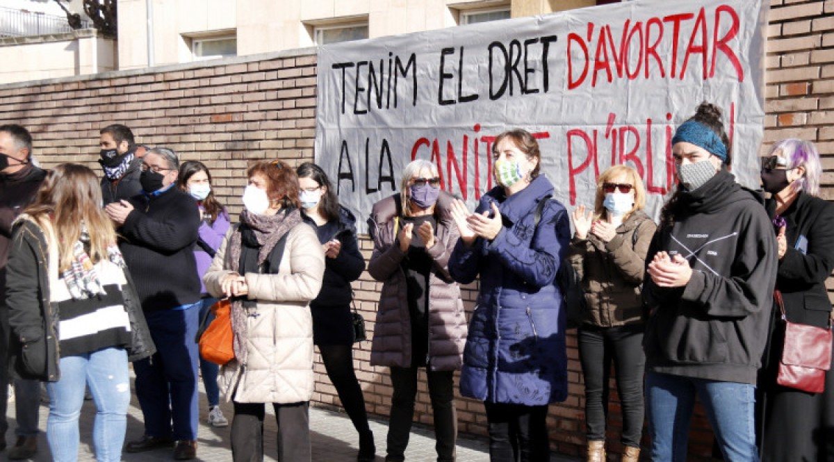 «Si als 16 anys no tens capacitat per avortar, tampoc per ser mare»: el tabú de l'embaràs en menors
