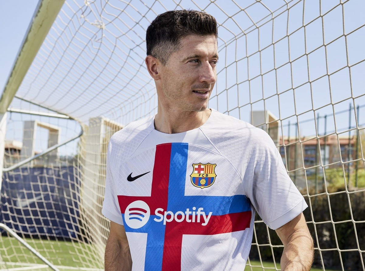 Blanca o grisa?: dubtes sobre la tercera samarreta del Barça