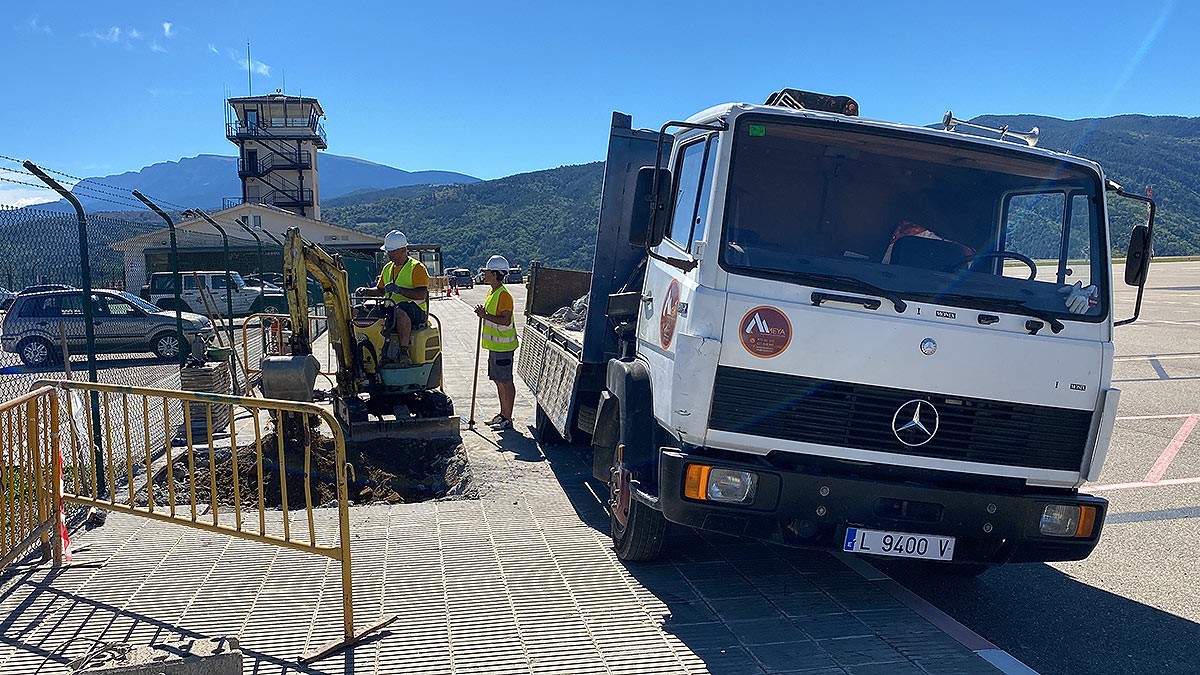 La Seu il·lumina la pista de l'aeroport
