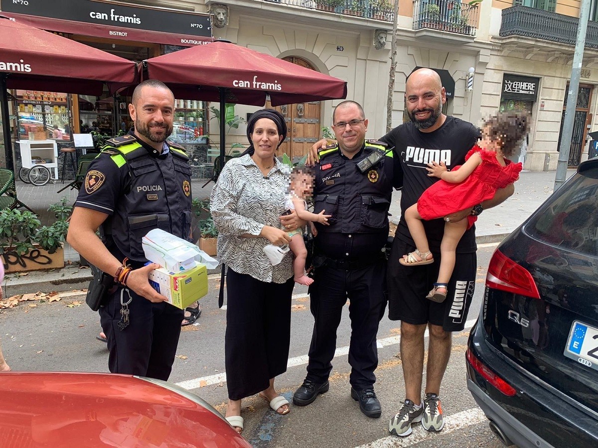 Una família no recorda on ha aparcat el cotxe a Barcelona i el busca durant tota la nit