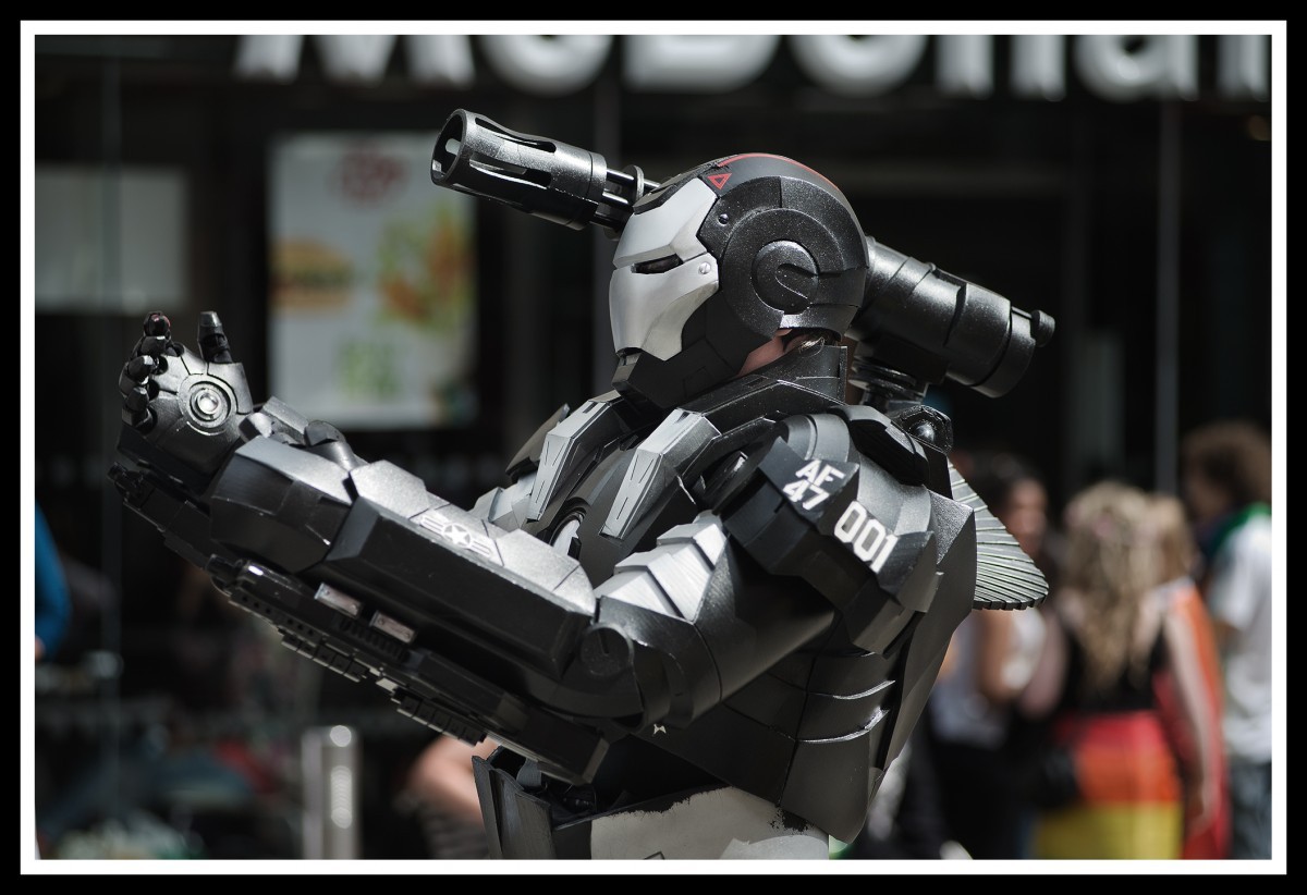 Portades | «Defensa prepara l'Exèrcit per a un futur de guerra robotitzada», a «El Periódico»