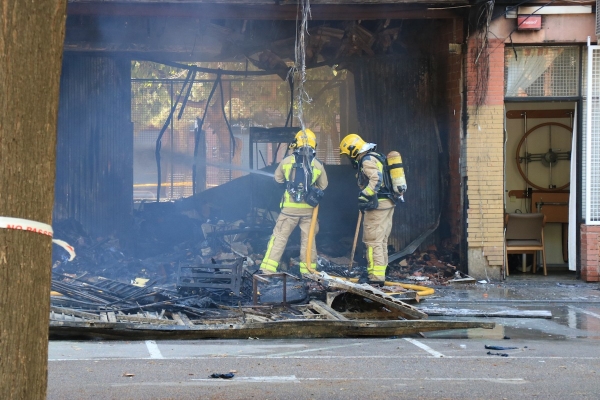 Un incendi a Sant Adrià del Besòs obliga a evacuar una cinquantena de veïns i una residència d'avis