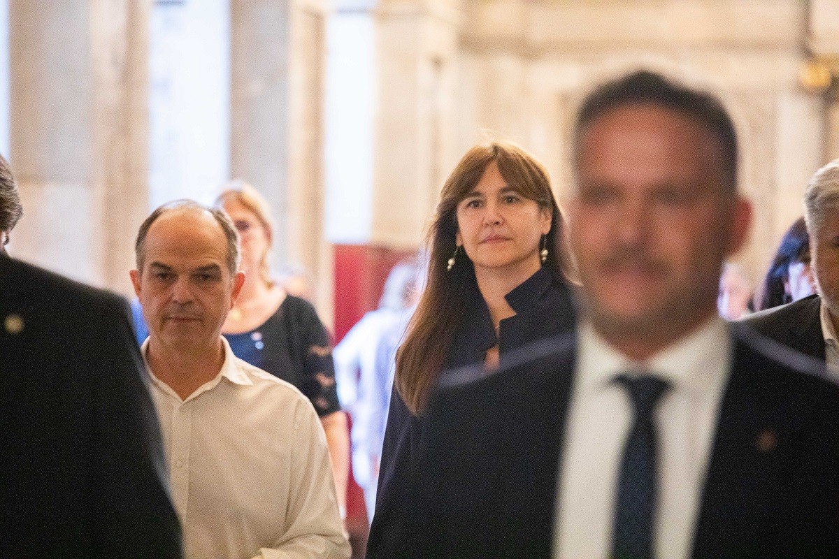 Acord polític o revocació al ple: les vies per rellevar Borràs a la presidència del Parlament
