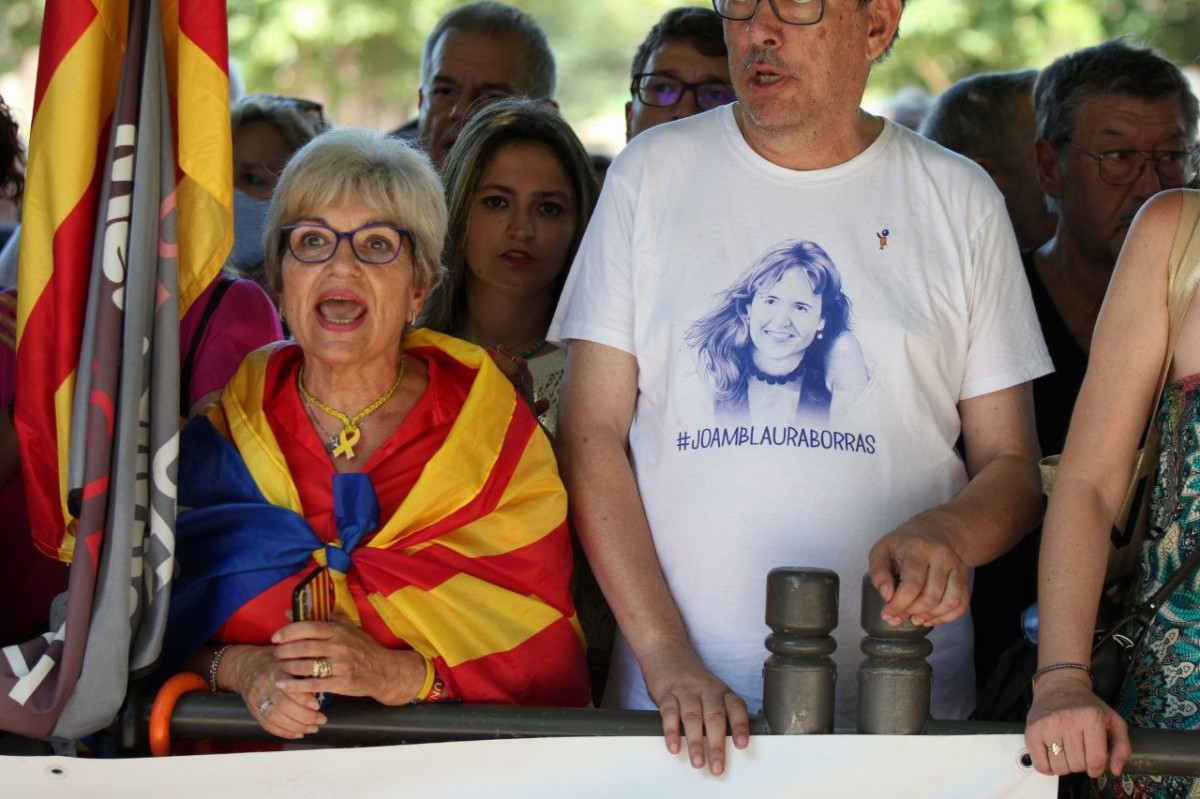 Twitter se cita al Parlament per defensar Borràs