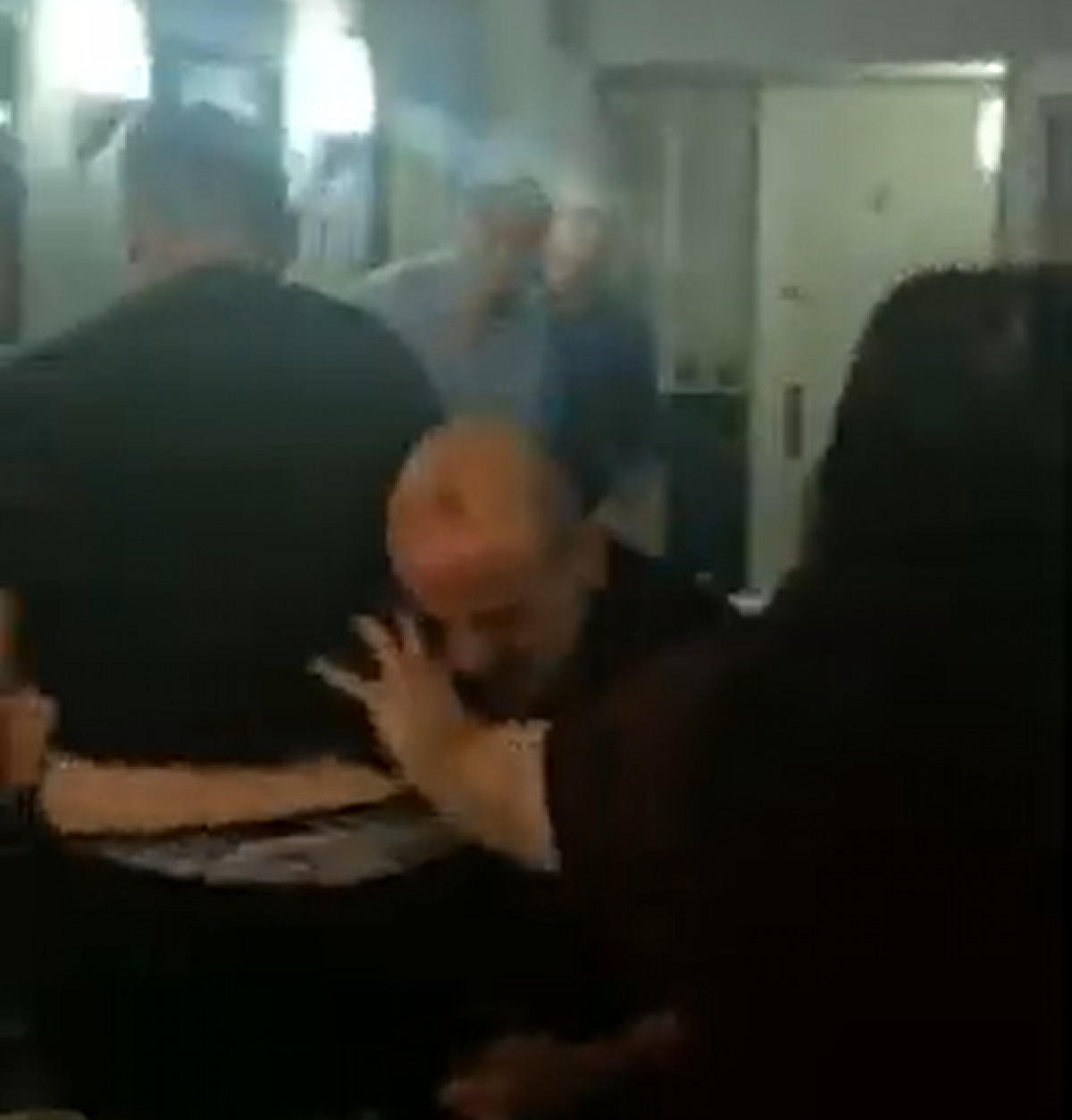 Baralla amb violència dins d'un bar de Manresa a plena llum del dia