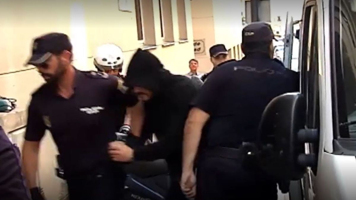 Els policies que van abusar i violar una noia de 18 anys a Màlaga no entraran a presó
