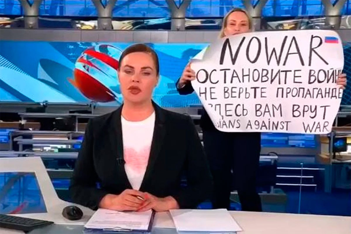 La periodista que va protestar en directe contra la guerra aconsegueix fugir de Rússia