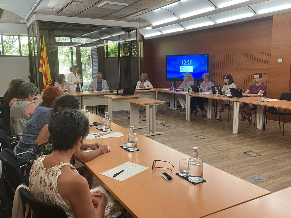 Educació i sindicats pacten allargar tres anys més el personal a les escoles pagat amb fons Covid