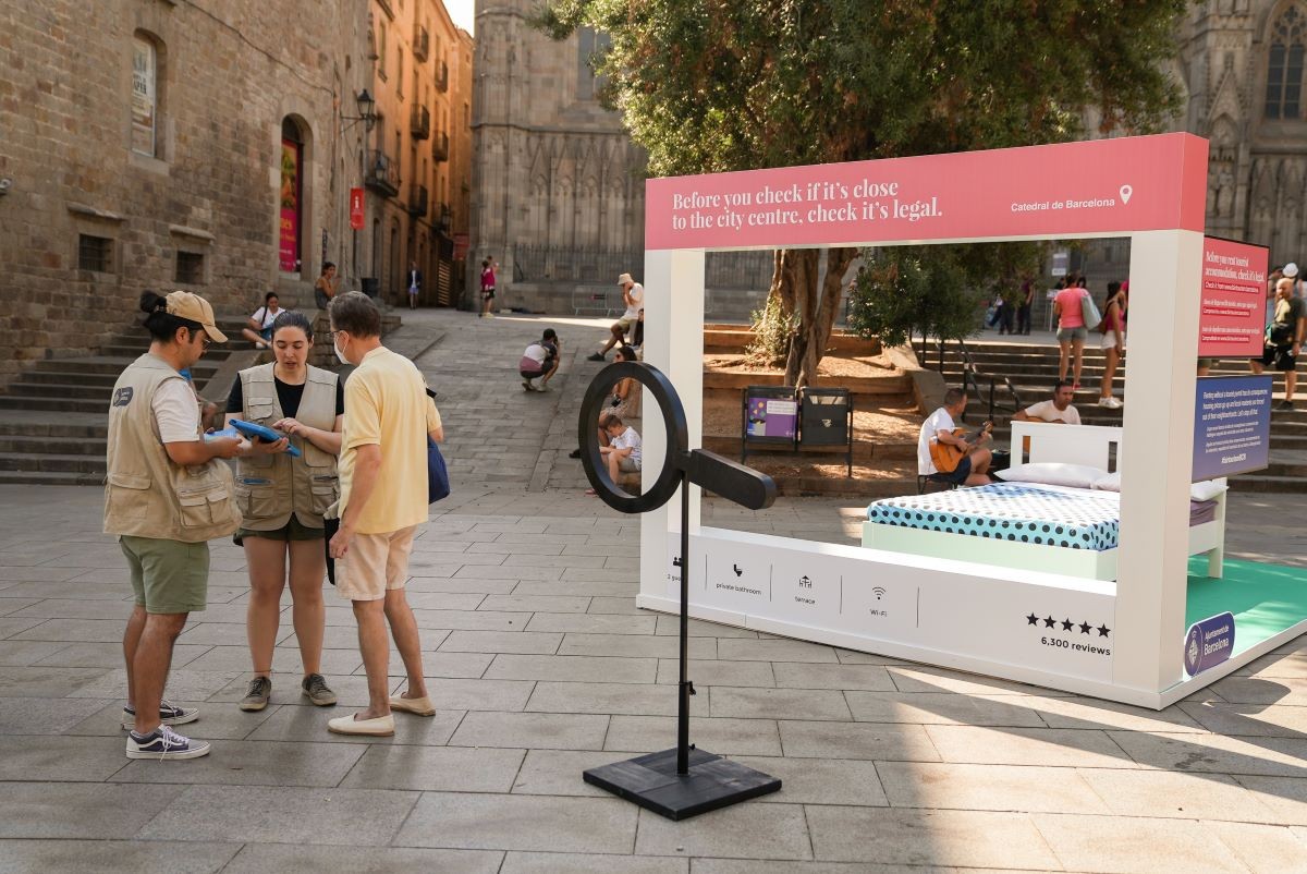 Airbnb fa cas omís a l'Ajuntament de Barcelona i continua penjant anuncis d'apartaments il·legals