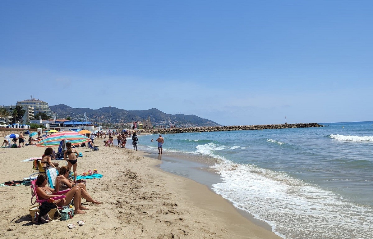 La platja de Sitges en el moment en què s'ha prohibit el bany - Albert Vilanova