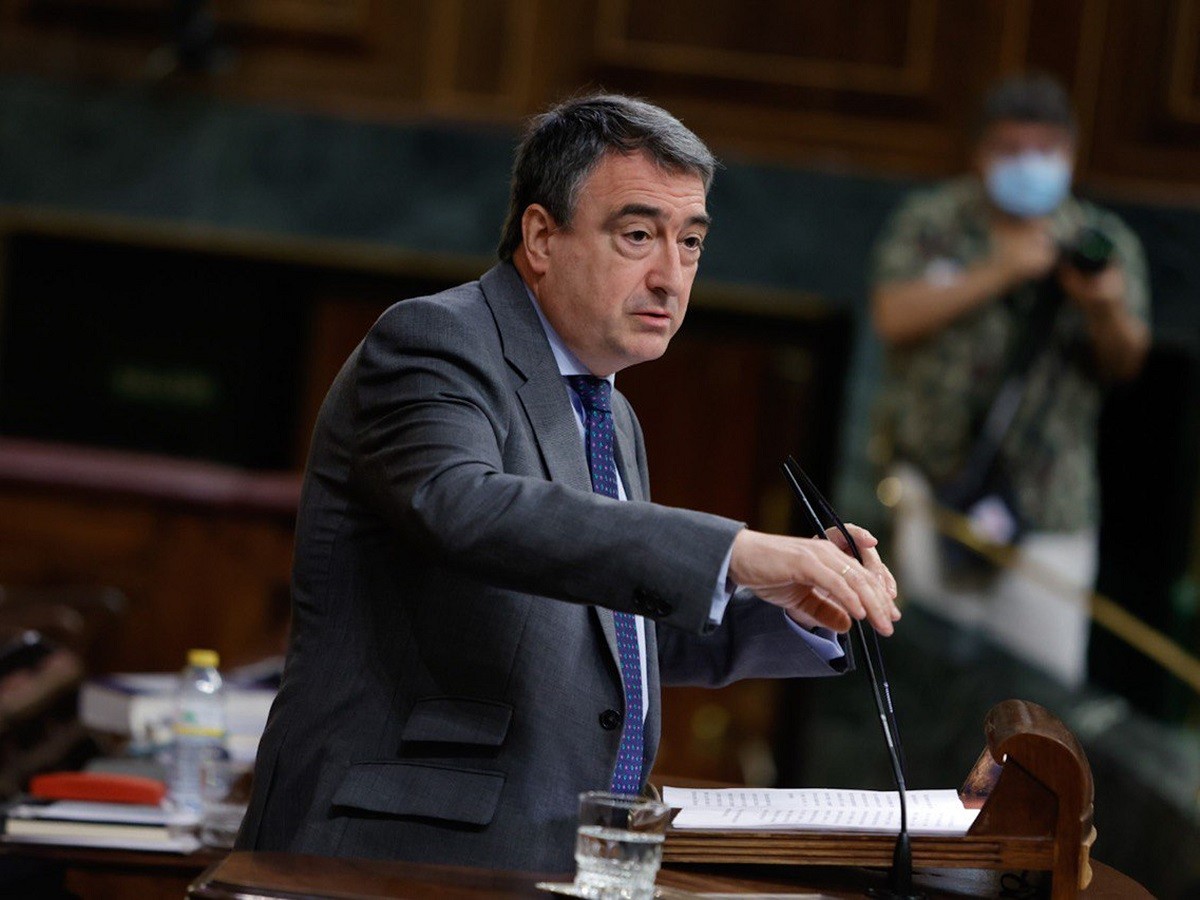El PNB i Bildu retreuen a Sánchez que no s'hagi «atrevit» a afrontar els conflictes català i basc