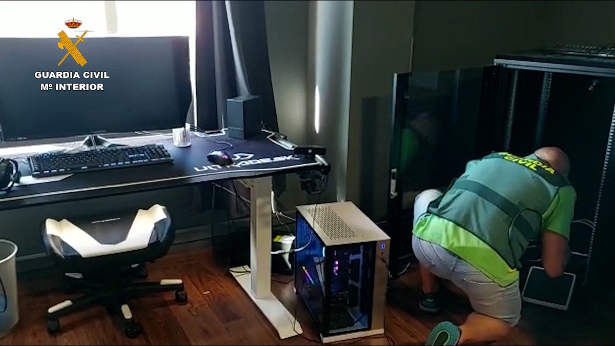 Presó per abusar de menors fent-se passar per representant de «gamers»