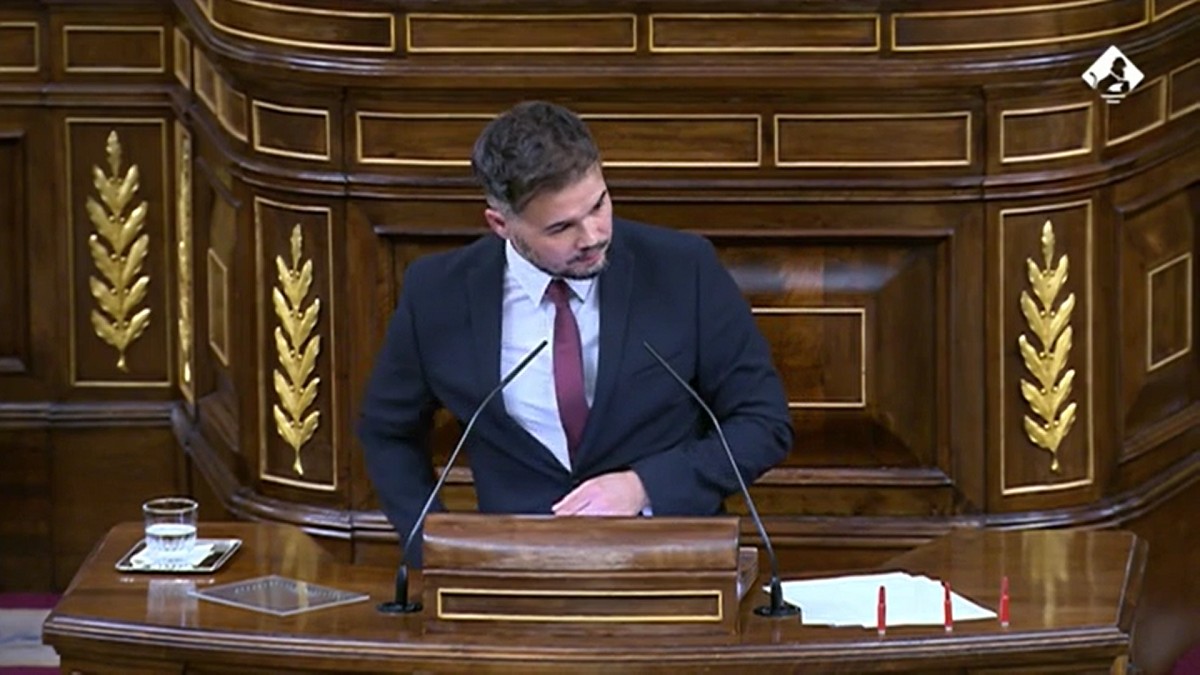 Enganxada entre Sánchez i Rufián per l'exhibició de bales al Congrés: «És un error imperdonable»