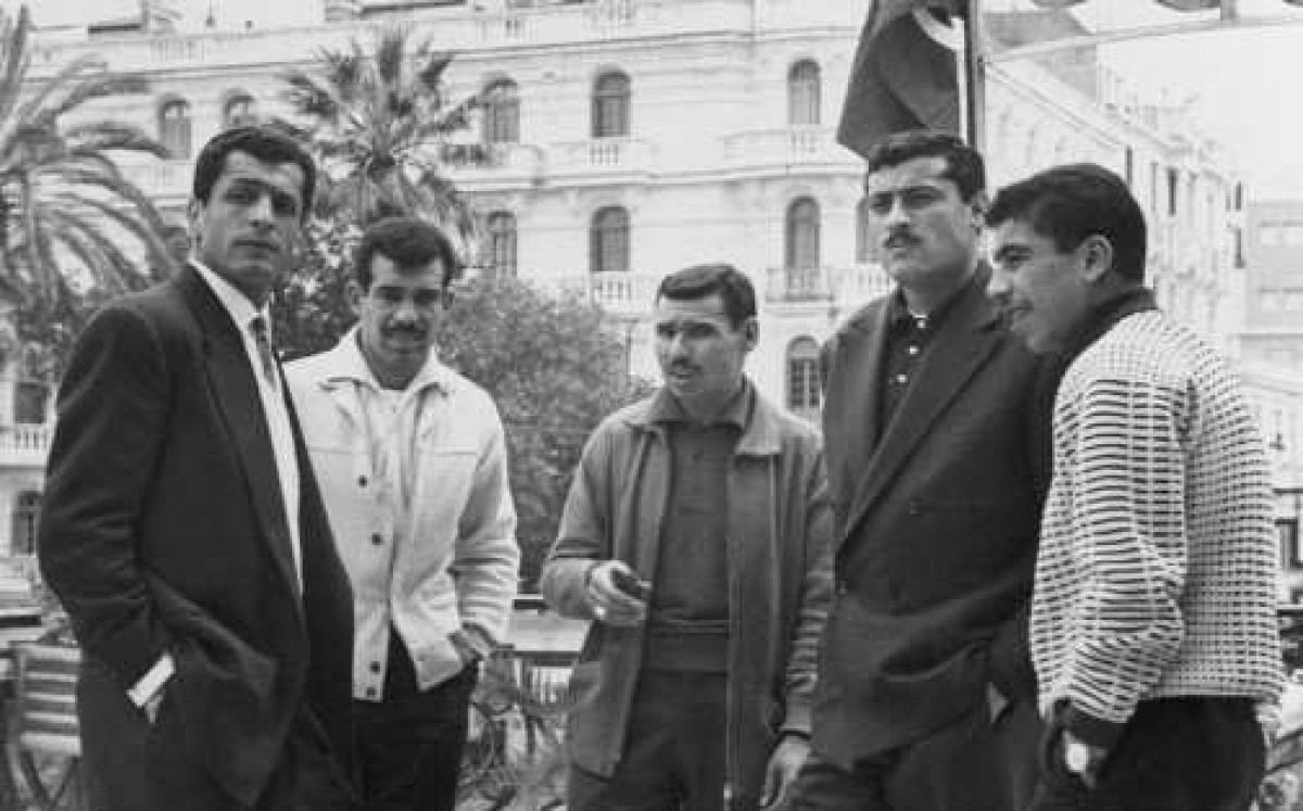 Sis jugadors de l’equip de l’FLN, entre els quals Mustapha Zitouni, el primer a l’esquerra, després d’arribar a Tunis per constituir la selecció de l’Algèria lliure - @la_vagueverte