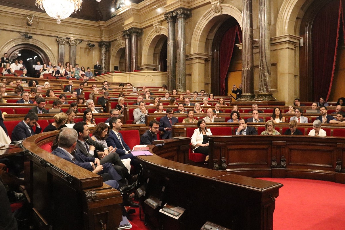 ERC i Junts validen de la mà dels comuns el decret del Govern pel català a l'escola