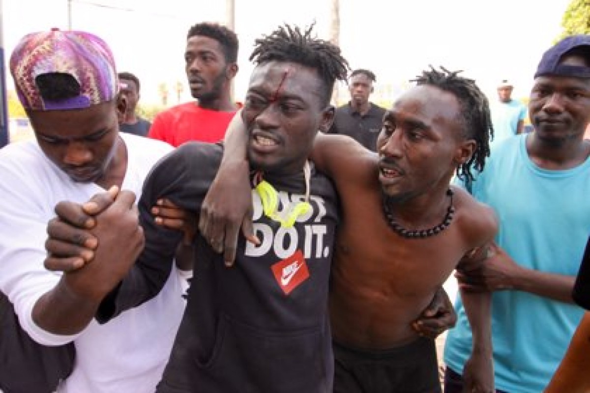 Portades | «Rabat reprimeix amb duresa el primer gran assalt a Melilla després del gir de Sánchez», a «La Vanguardia»