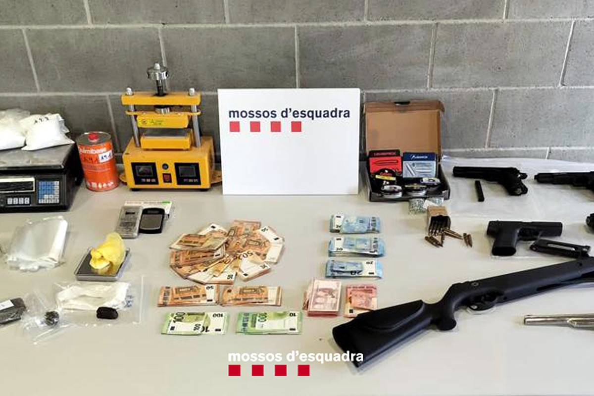 Cinc detinguts a Esparreguera per traficar amb marihuana, haixix i cocaïna