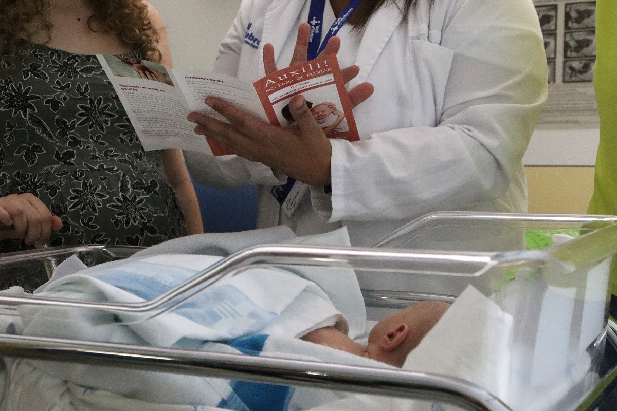 El Vall d'Hebron alerta del risc de sacsejar els nadons