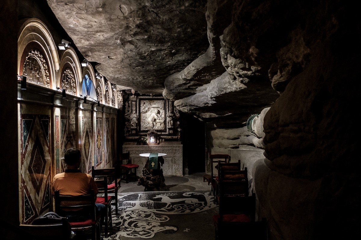 Interior de la capella de la Cova de Sant Ignasi - Adrià Costa