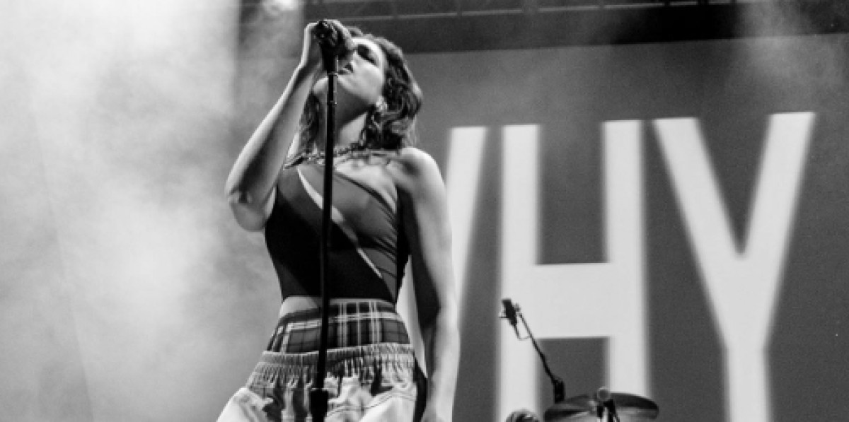 Dua Lipa cau al concert de Barcelona: no és la primera vegada