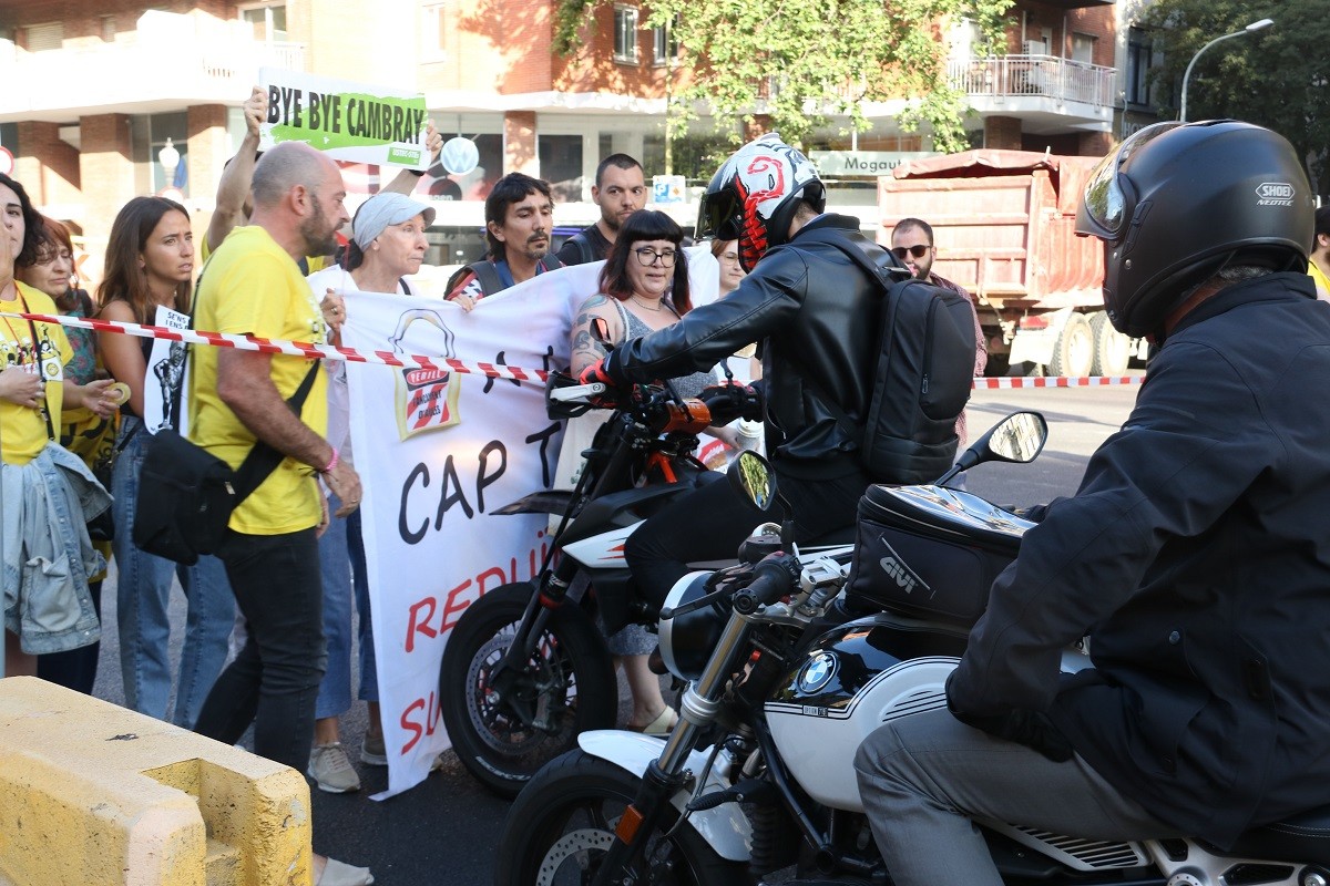 Els mestres tornen a protestar a Barcelona en una vaga parcial amb poc seguiment