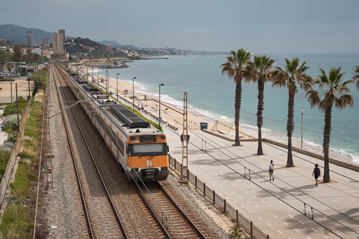 Retards en tres línies de Rodalies per l'avaria d'un tren a Barcelona
