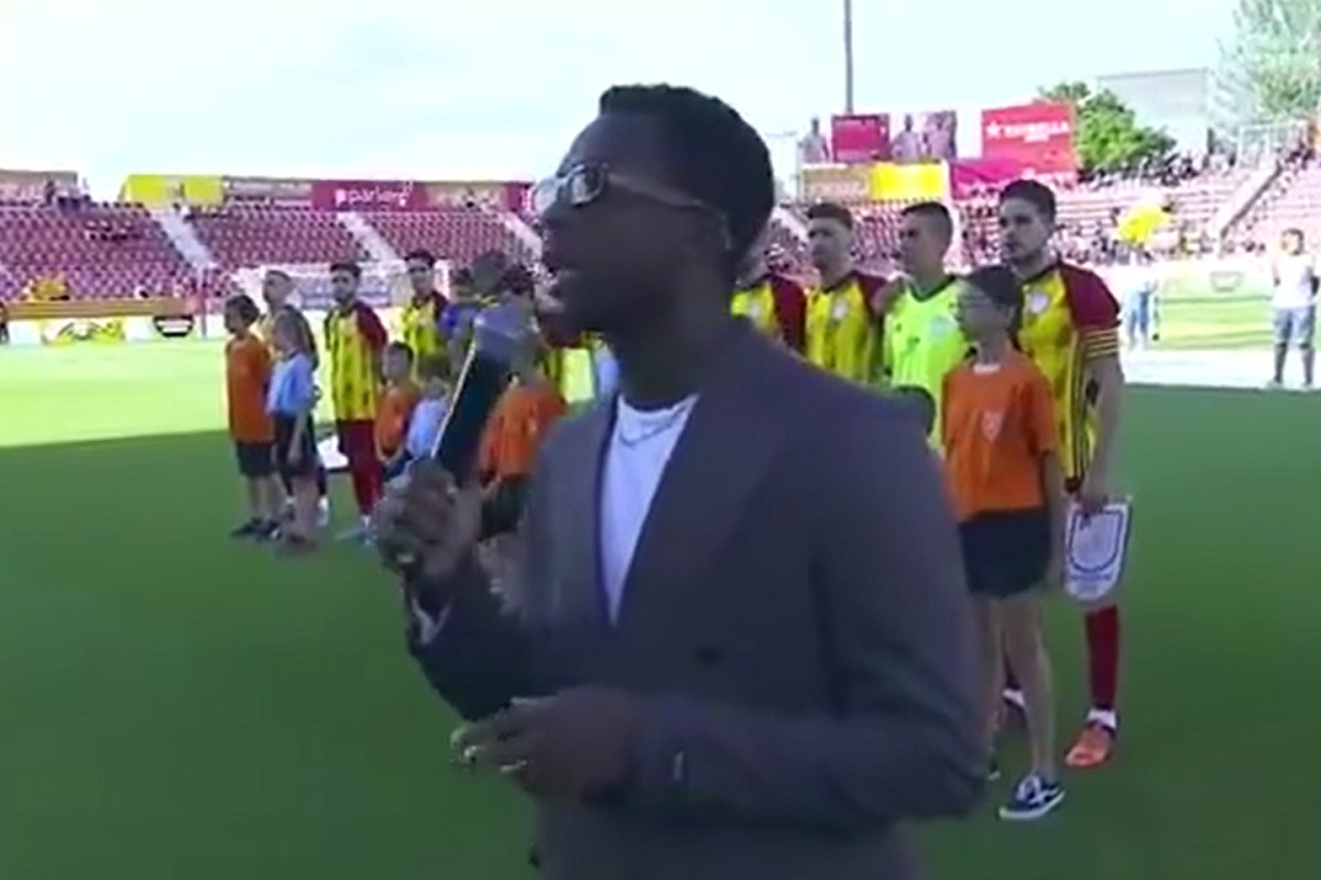 Kelly Isaiah, interpretant «Els Segadors» - TV3