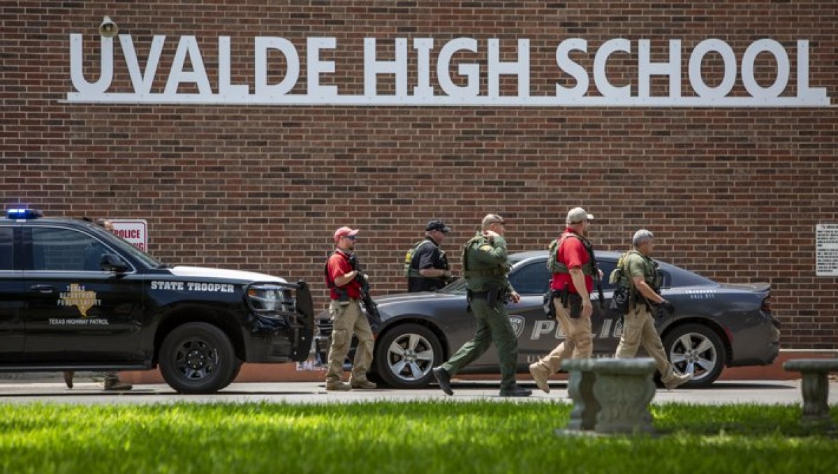 Almenys 19 nens i dos adults morts en un tiroteig en una escola de Texas