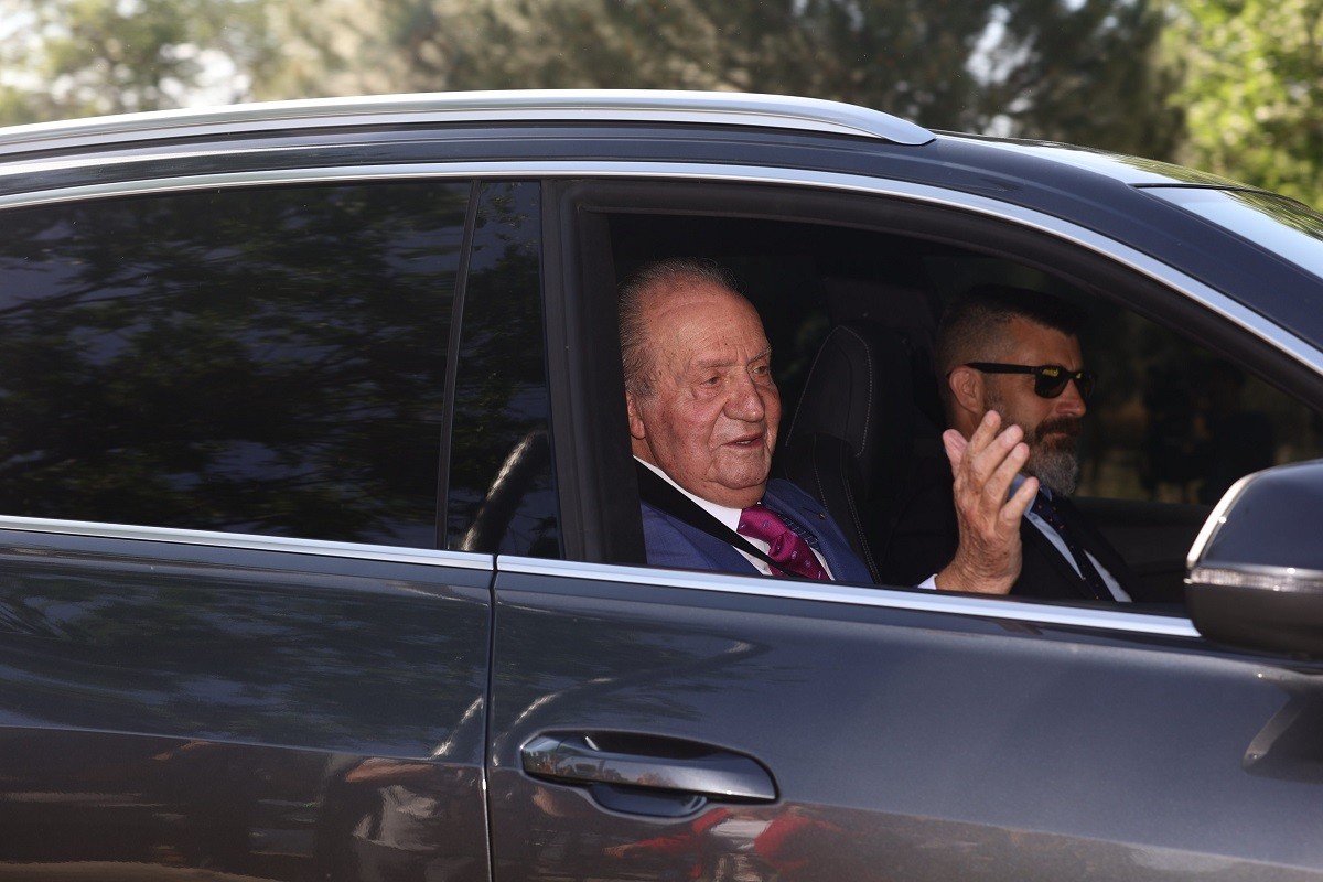 Joan Carles de Borbó torna a la Zarzuela entre retrets del govern espanyol