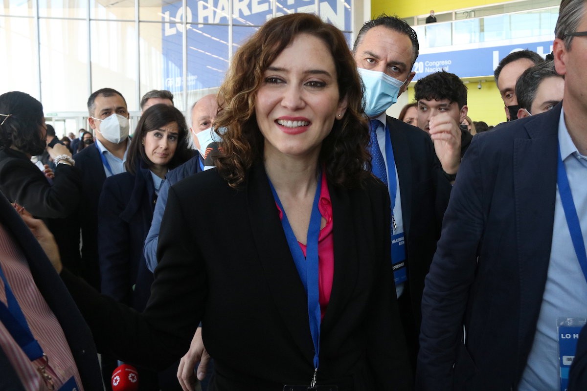 La direcció del PP deixa sola Ayuso en l'oposició al decret de mesures energètiques
