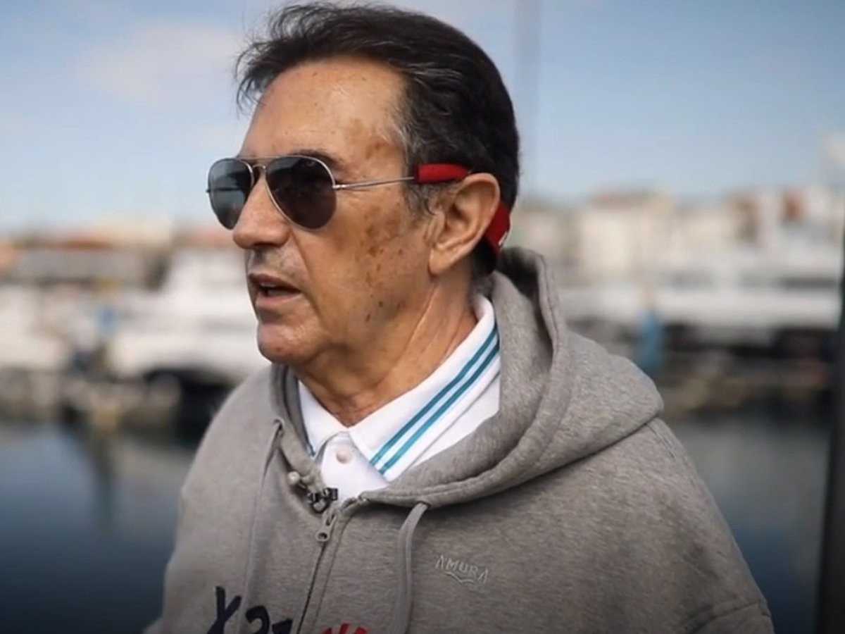 L'amfitrió de Joan Carles a Sanxenxo: «Si mireu el calendari de regates, sabreu quan tornarà a Espanya»