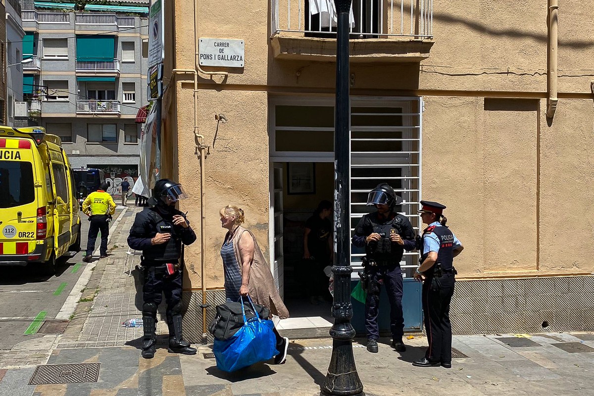 Càritas executa el desnonament més controvertit de Barcelona