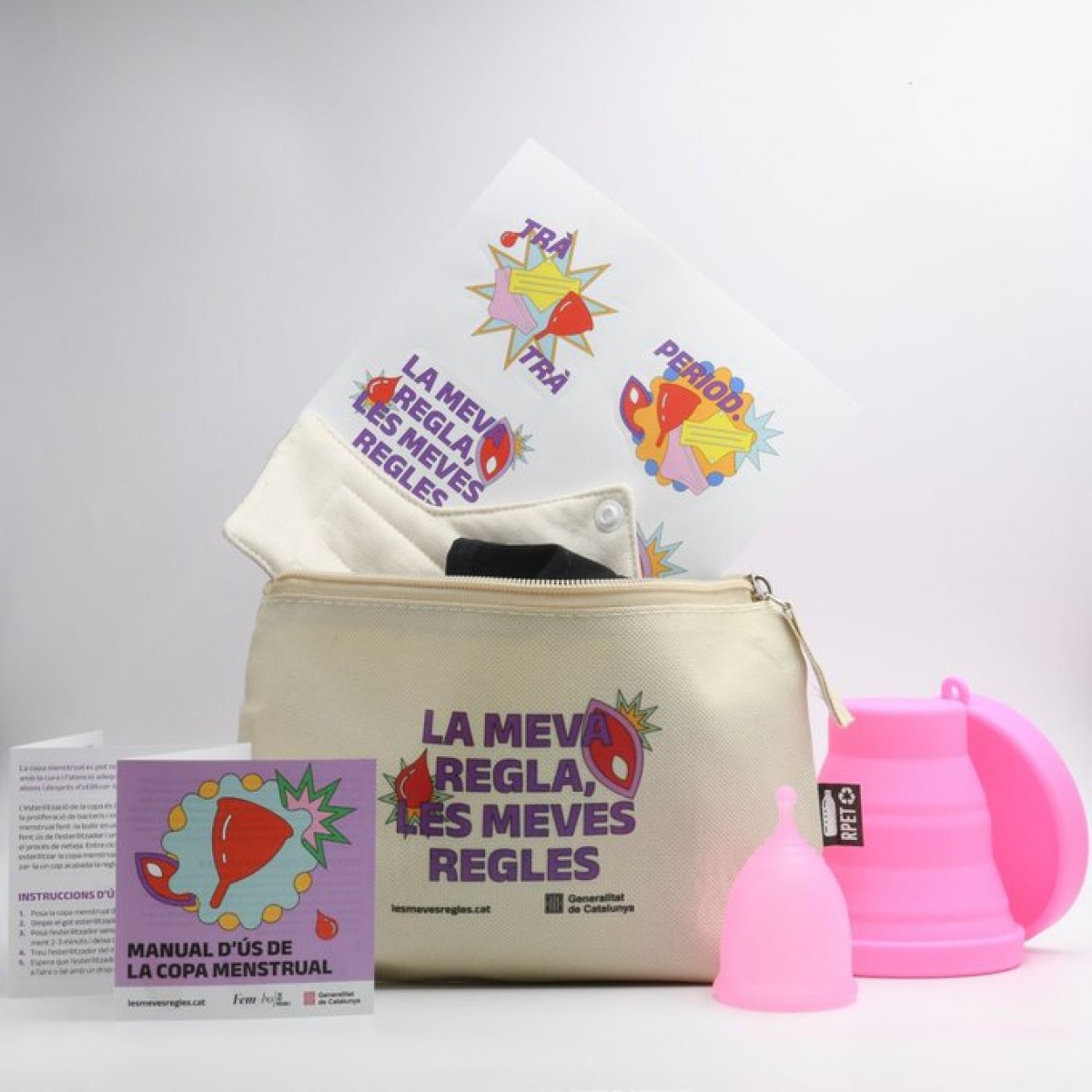 El Govern reparteix copes menstruals, calces i compreses reutilitzables a alumnes de 3r d'ESO