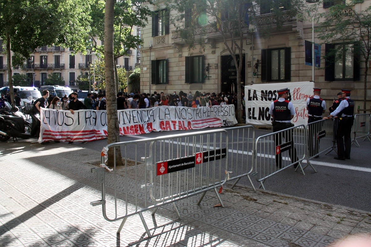El SEPC s'encadena a la delegació del govern espanyol en defensa de l'escola catalana