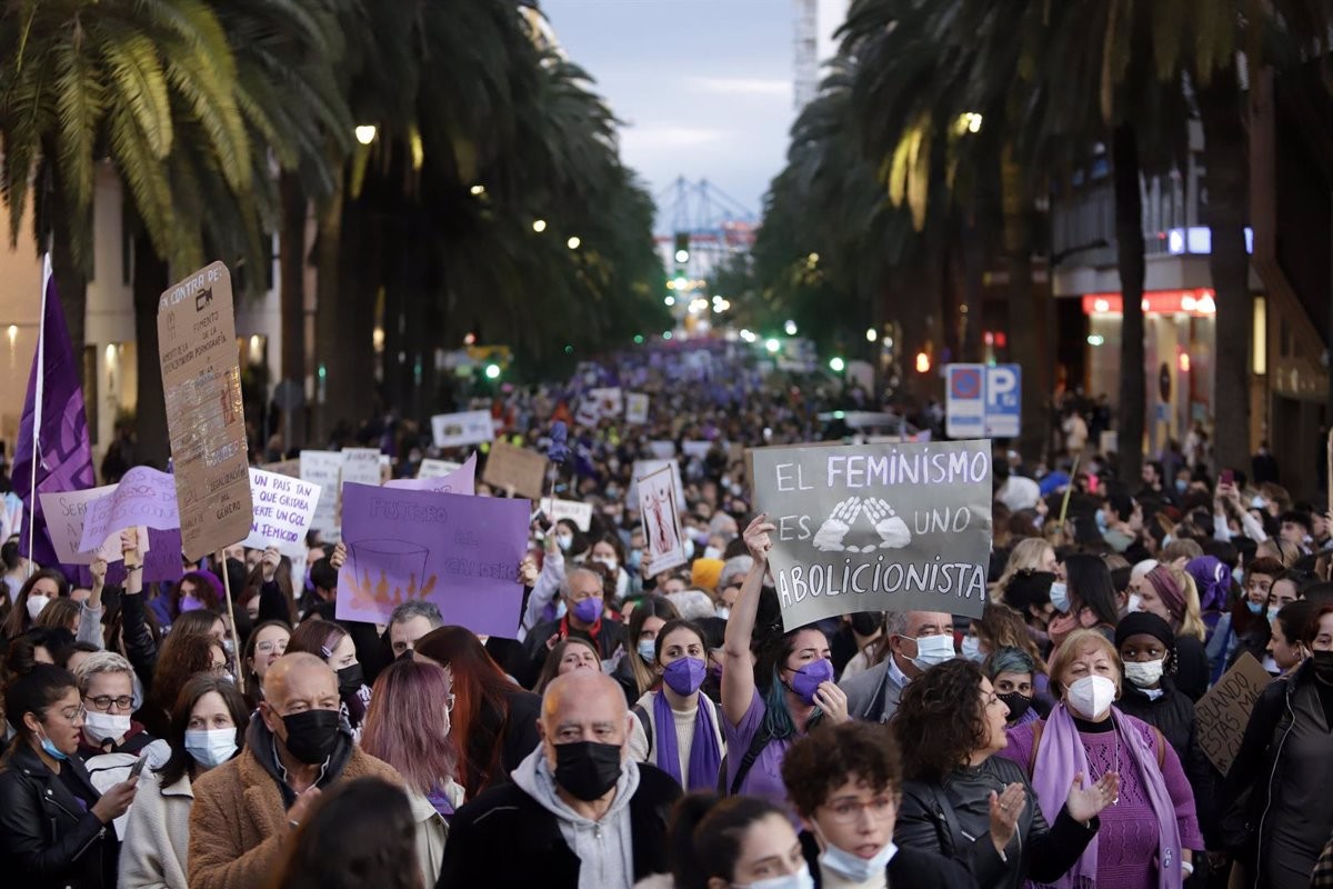 La baixa per menstruació dolorosa l'assumirà la Seguretat Social des del primer dia