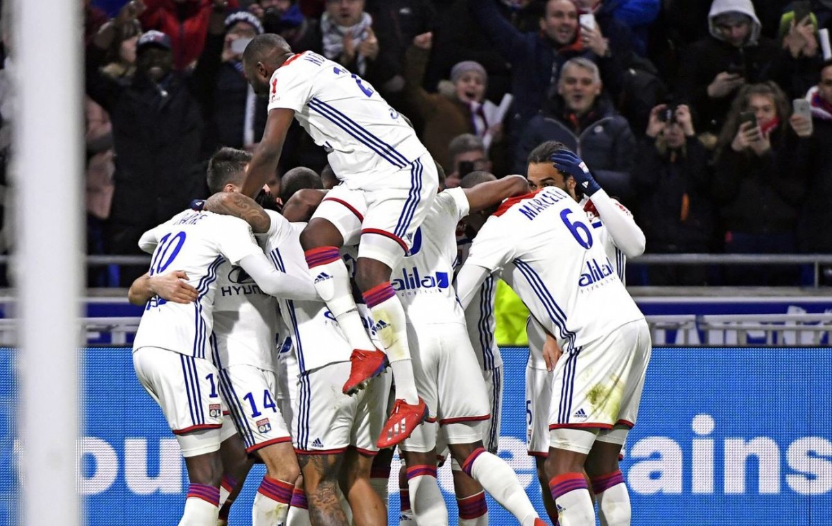 L'Olympique de Lió va acomiadar un jugador per tirar-se pets al vestidor