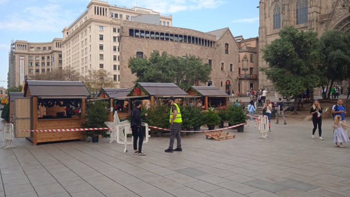Per què hi ha una fira de Nadal al centre de Barcelona en plena primavera?