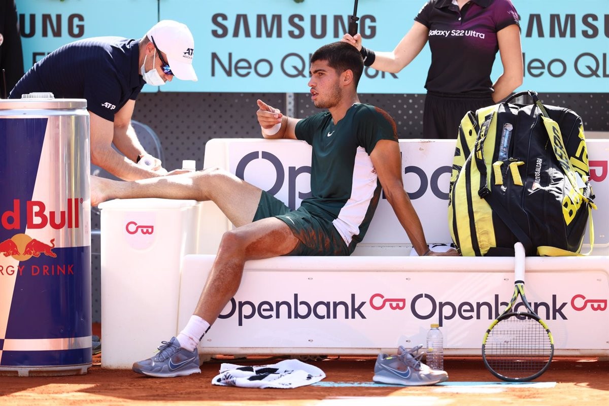 Carlos Alcaraz, enrojolat pel discurs d'Zverev: «És el millor del món»