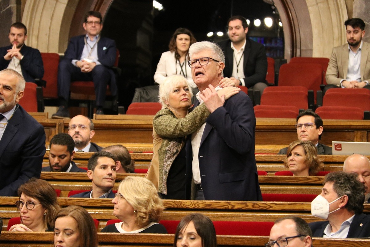 Borràs expulsa un diputat de Ciutadans que protestava per la lectura de la declaració sobre el «Catalangate»