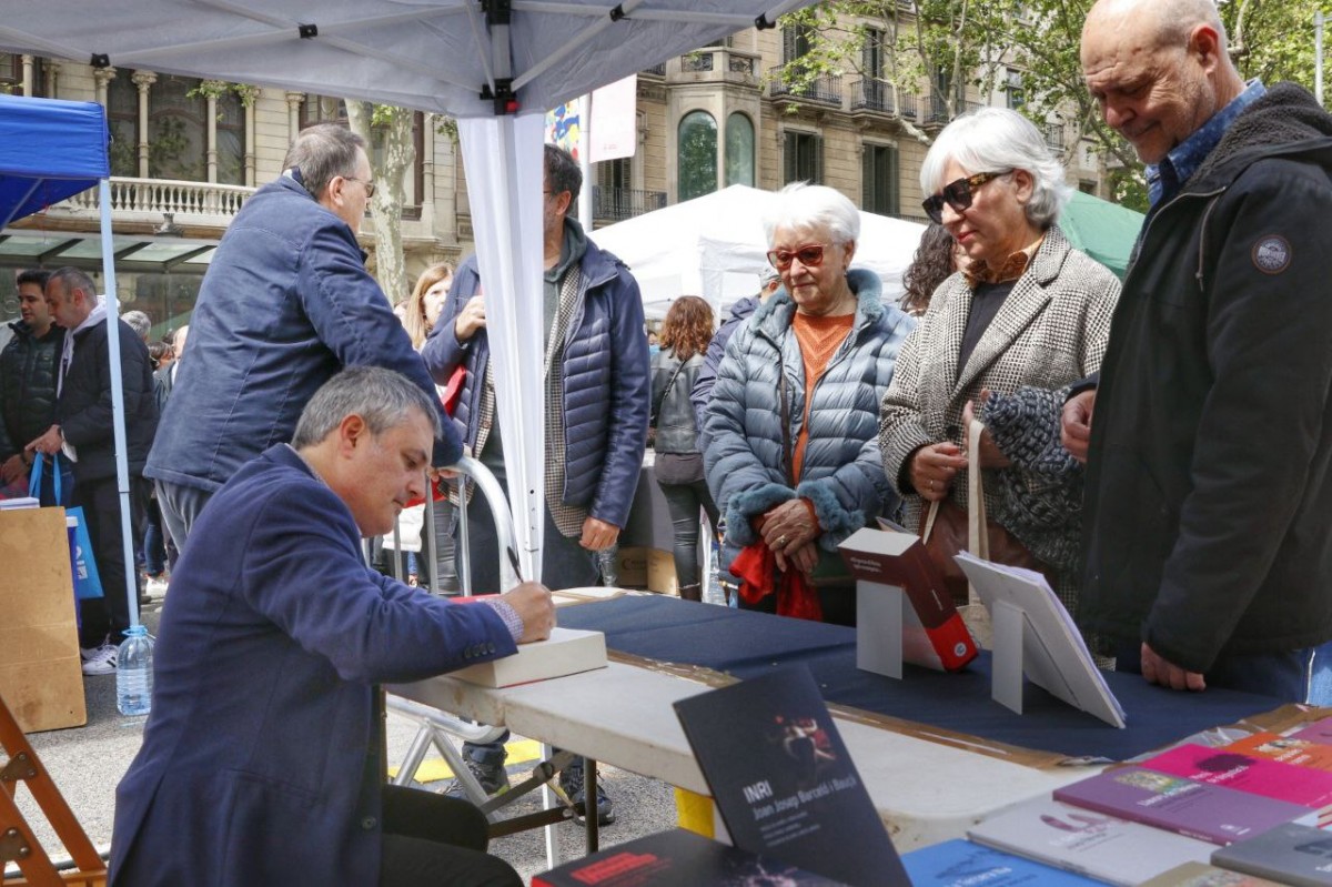 Vídeos | Així s'ha viscut la pedregada a les parades de Passeig de Gràcia